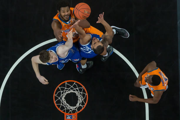 他通过社交 他通过社交