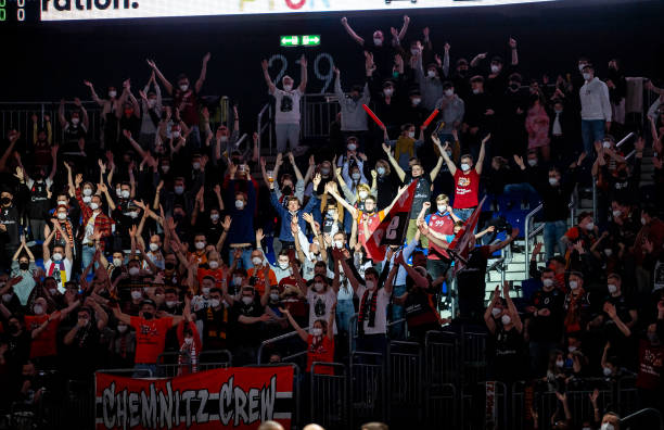 依托现代传 依托现代传