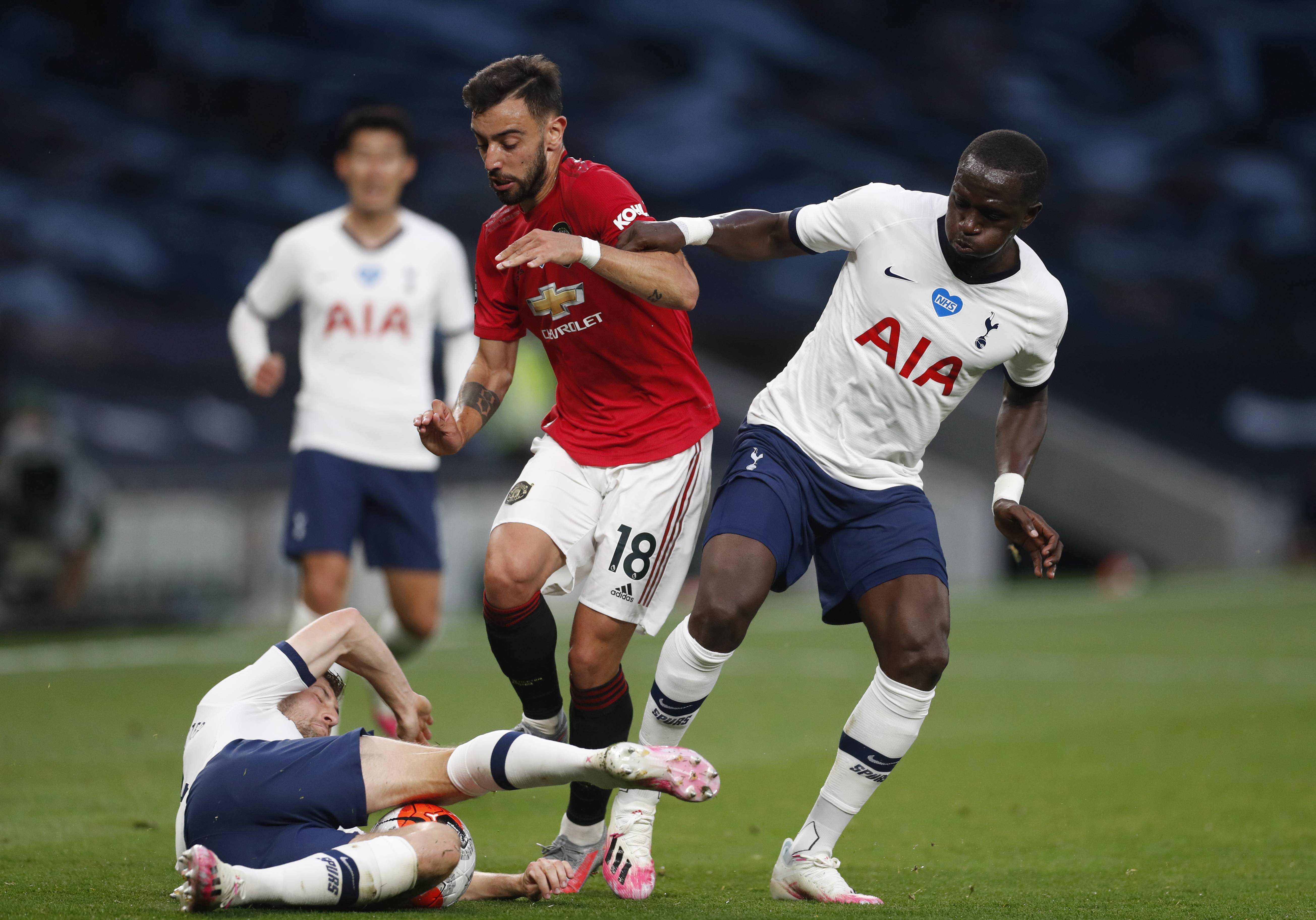 无数眼球聚 无数眼球聚